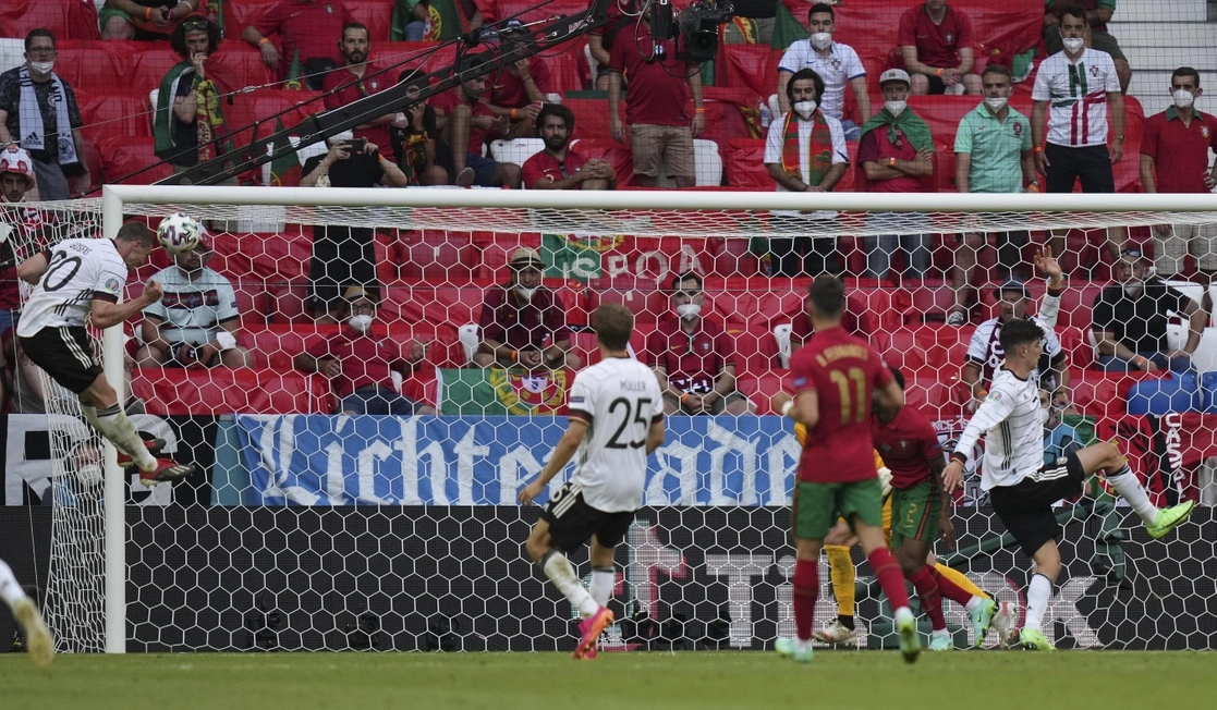 Tras su derrota en el primer partido ante Francia, Alemania reaccionó en la segunda jornada del grupo F de la Eurocopa con un triunfo por 4-2 sobre Portugal, que desaprovechó la ocasión de sellar el pase a octavos de final, el 19 de junio de 2021. Foto Ap 