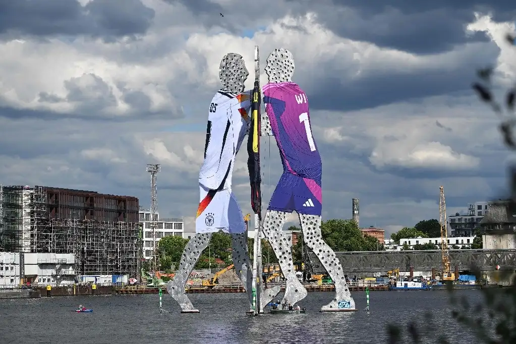 Alemania recibió a policías de toda Europa para reforzar sus defensas contra posibles amenazas en la Eurocopa de futbol 2024 y la ministra del Interior, Nancy Faeser, prometió vigilancia. La imagen, en Berlín, el 13 de junio de 2024. Foto Afp