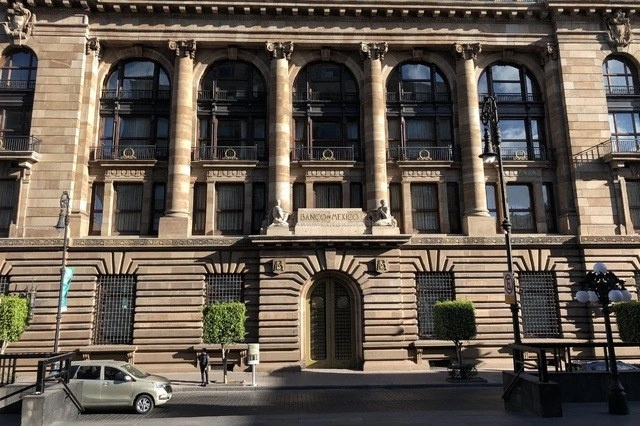 Fachada del Banco de México, en la capital del país. Foto Luis Castillo / Archivo