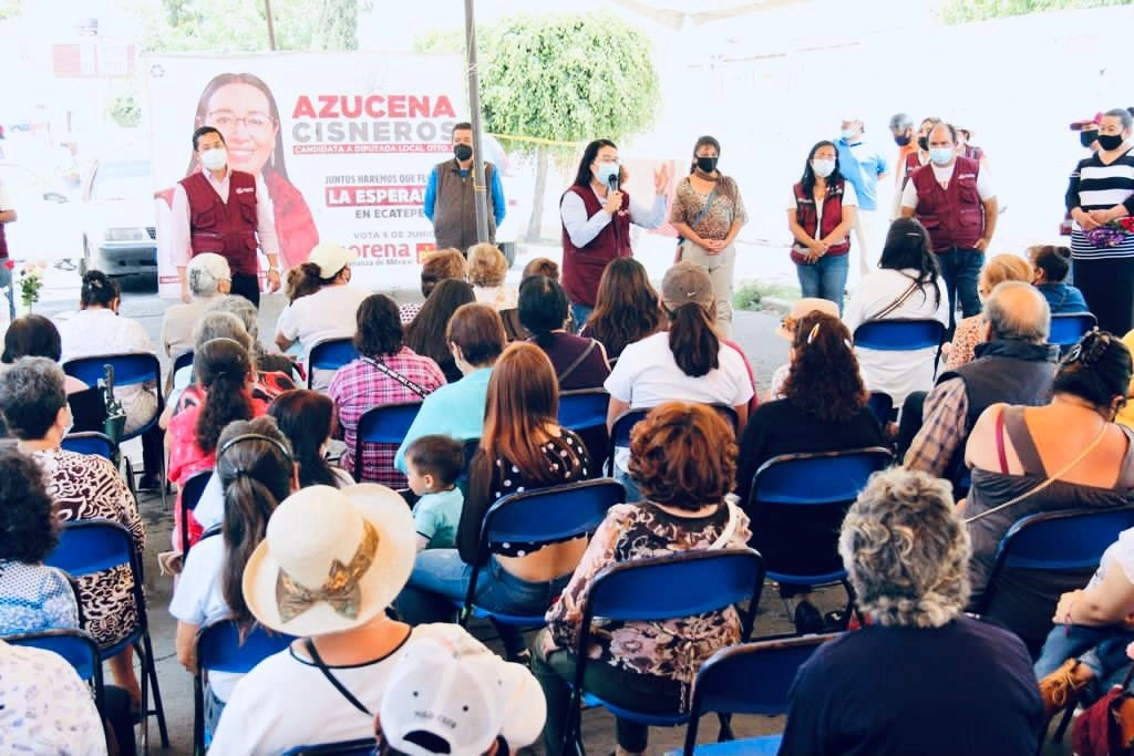Azucena Cisneros pidió a los habitantes del distrito 8, que ayuden a dar conciencia a su comunidad. Foto La Jornada
