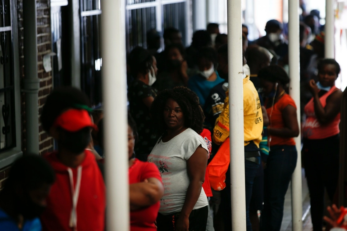Migrantes a su paso por el albergue Cafemin en CDMX. Foto Alfredo Domínguez