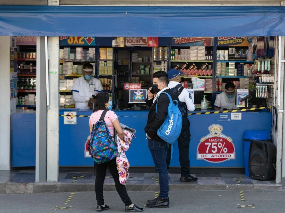 La Comisión Federal para la Protección contra Riesgos Sanitarios emitió una alerta sanitaria a la población en general sobre la comercialización ilegal de productos falsificados de Ivermectina e Ivermin. Foto Yazmín Ortega Cortés / Archivo