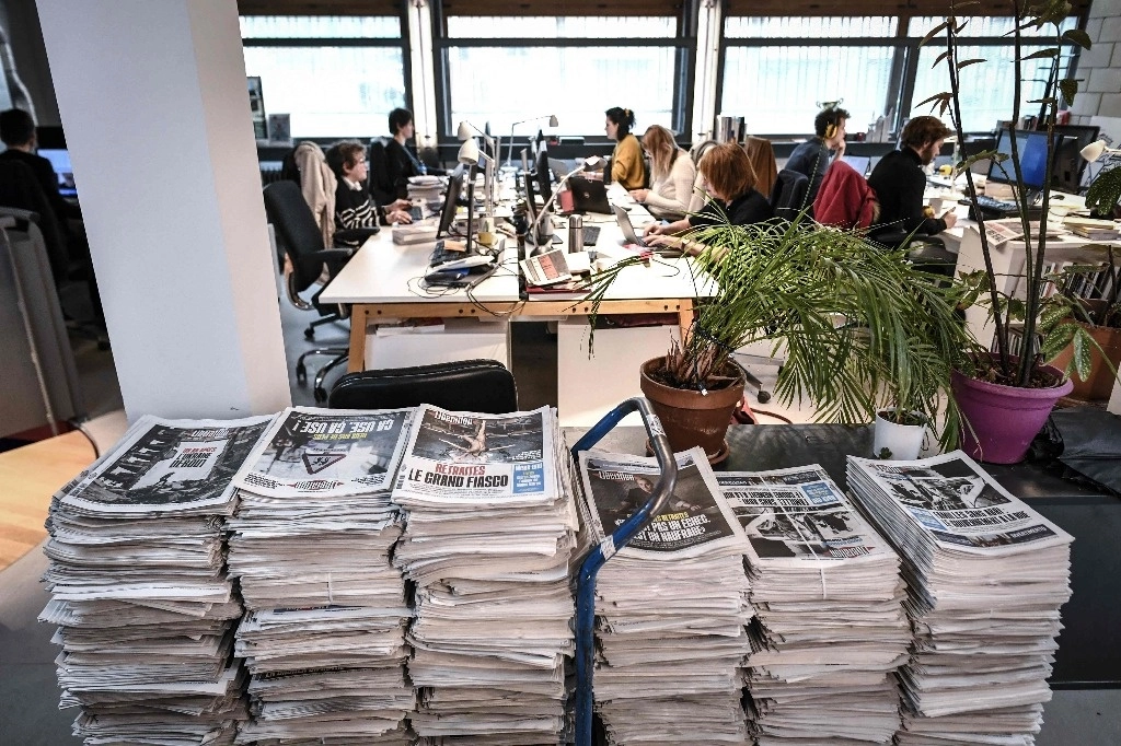 Trabajadores del diario francés ‘Liberación’ en su redacción. Foto Afp / Archivo