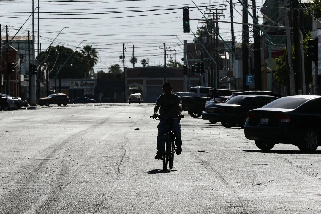Ante los altos índices de contaminación, Protección Civil de Mexicali, BC, pide a la ciudadanía evitar salidas al aire libre y mantenerse en espacios cerrados. Foto  