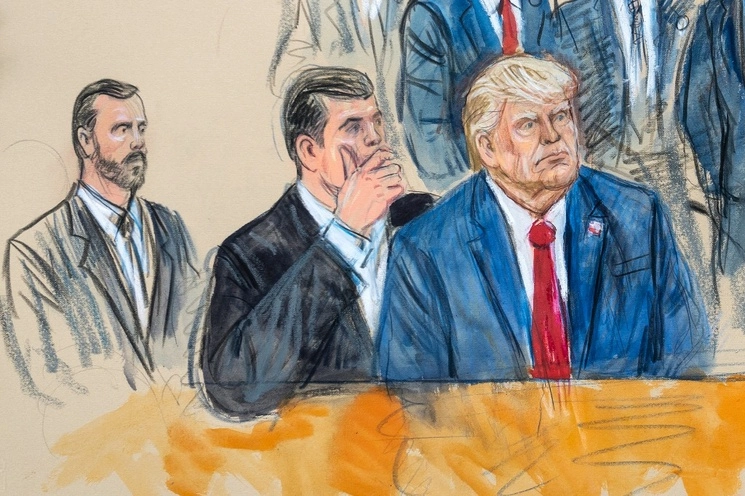 
Este boceto de artista muestra al expresidente Donald Trump, a la derecha, consultando con el abogado defensor Todd Blanche, al centro, durante su comparecencia en el Tribunal Federal de Washington, el jueves 3 de agosto de 2023. Foto Ap