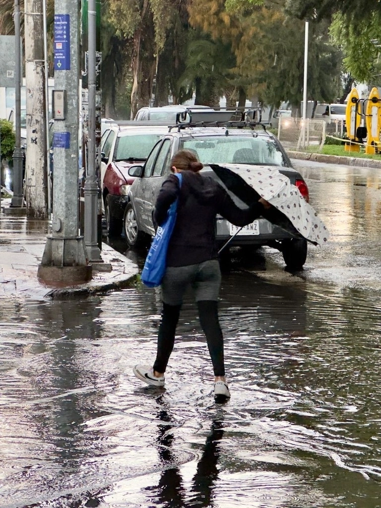Las tormentas seguirán durante la noche del jueves principalmente en tres alcaldías de la CDMX. Foto Roberto García
