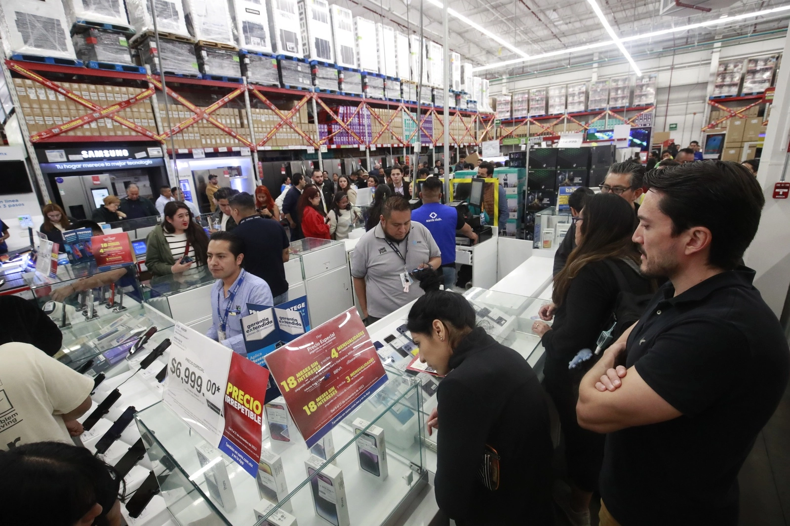 La cadena WalMart, controladora de las tiendas Sam's, inició su campaña de ofertas alternativa a El Buen Fin el 9 de noviembre de 2023. Foto Luis Castillo