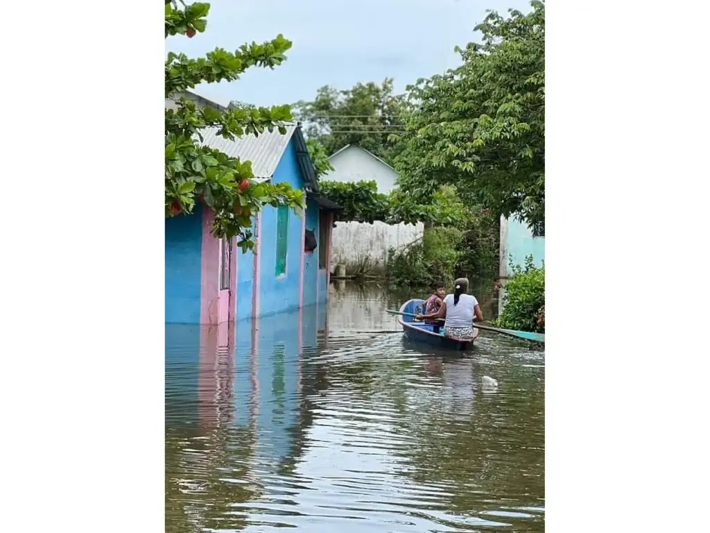 Municipios del sur de Veracruz están en alerta ante el probable desbordamiento del río Coatzacoalcos, cuya crecida empezó a anegar áreas de Minatitlán (imagen) e Hidalgotitlán. Foto ‘La Jornada’