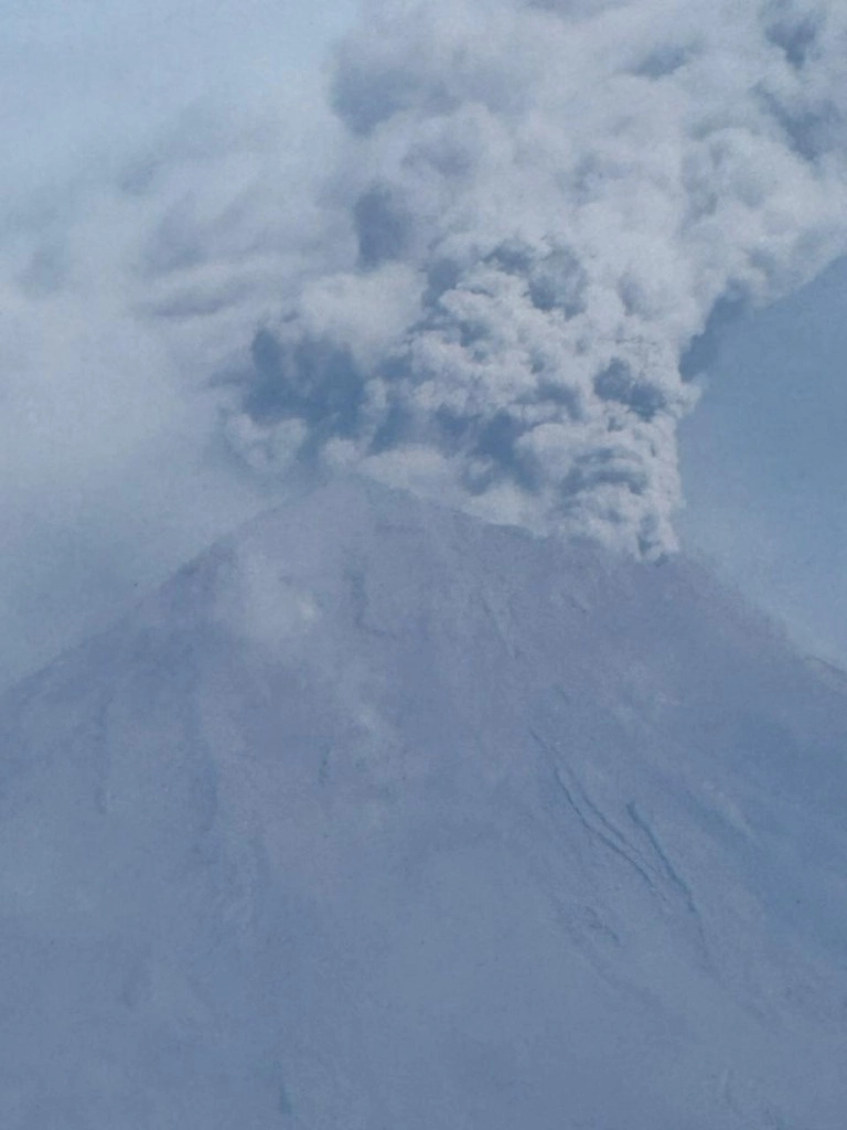 Ha descendido la actividad del Popocatépetl, por lo que no representa un peligro mayor para la población, detalló la Coordinación Nacional de Protección Civil. Foto ‘La Jornada’
