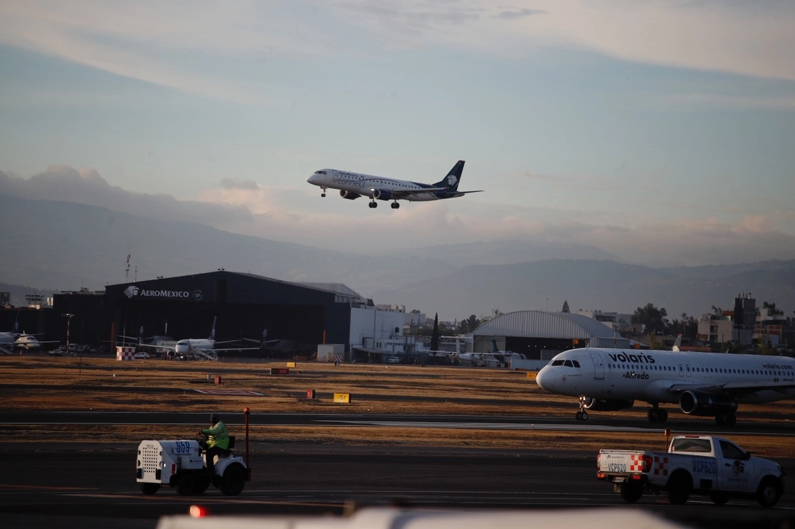 Aviones en el Aeropuerto Internacional de la Ciudad de México. Foto Cristina Rodríguez / Archivo