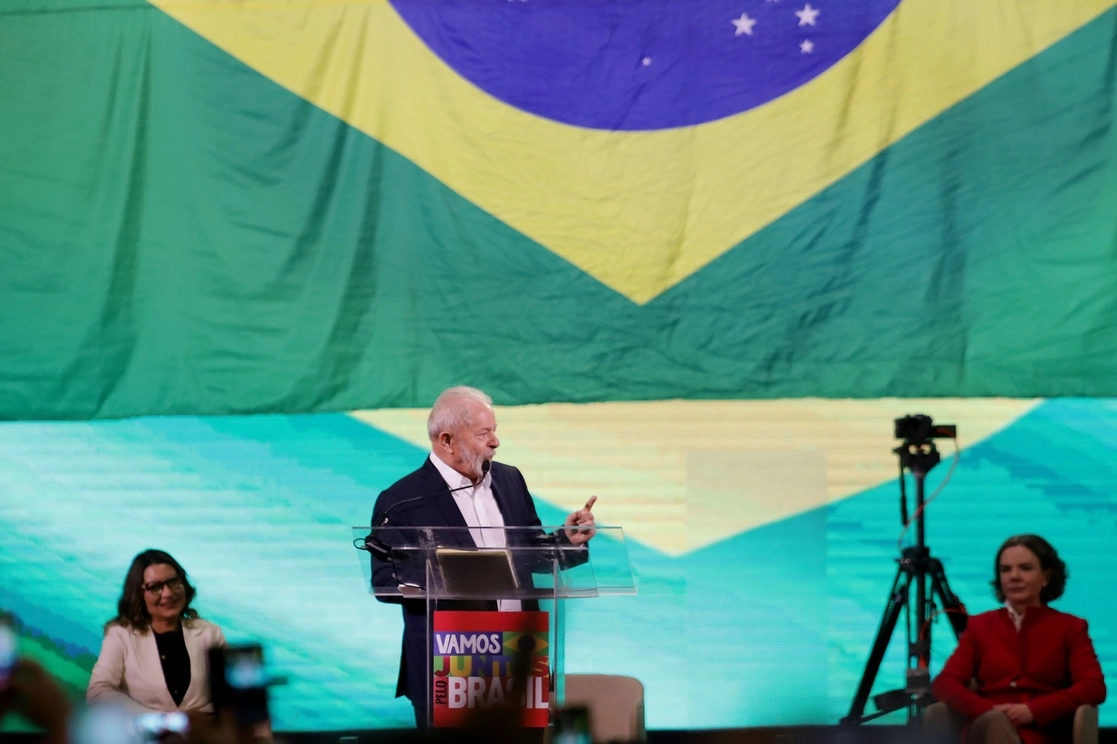 Luiz Inácio Lula da Silva, candidato de la izquierda a la presidencia de Brasil, supera en las encuestas al actual presidente y candidato de derecha Jair Bolsonaro. Foto Xinhua / Archivo