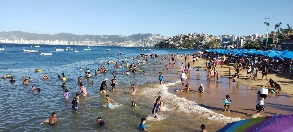Provoca olas de entre cuatro y seis metros de altura, las cuales podrían mantenerse en un periodo de 36 a 48 horas. Foto Héctor Briseño