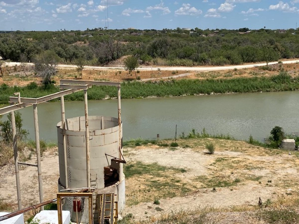 Aspectos del nivel de agua del río Bravo. Foto