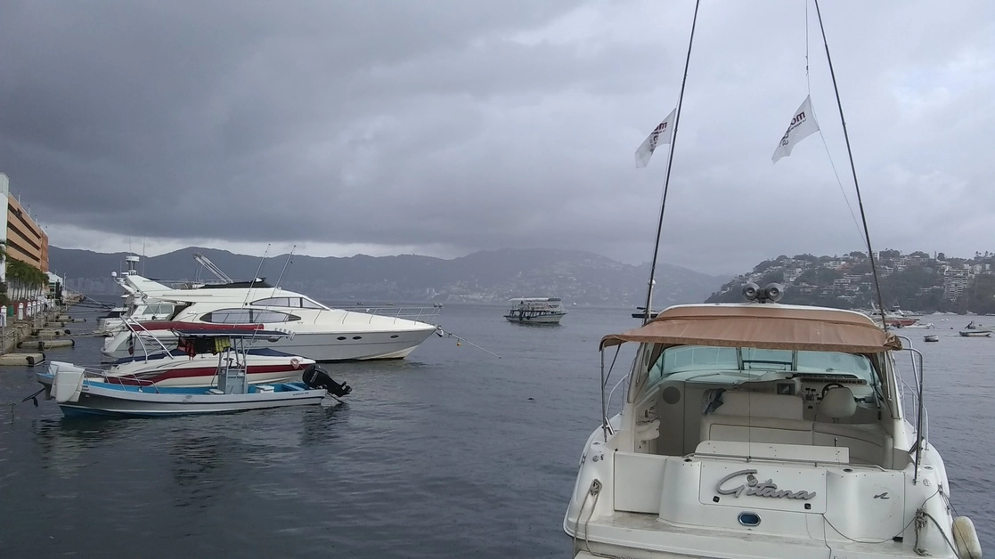 La zona de baja presión  provocará  lluvias durante varios días. Foto Héctor Briseño
