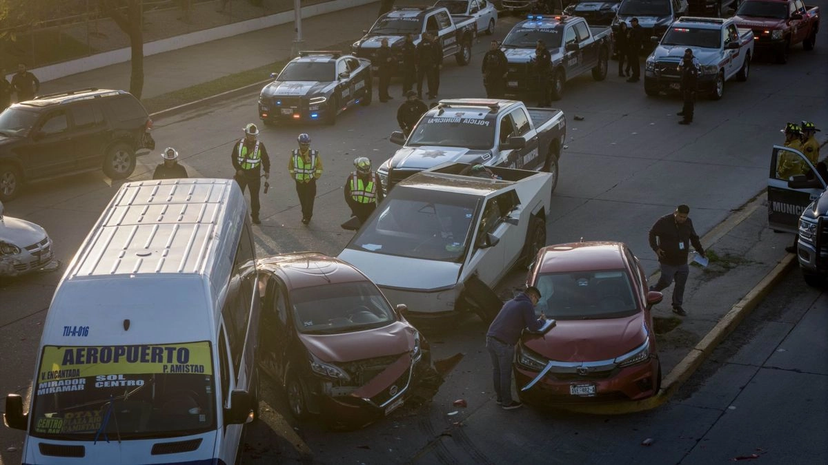 La Asociación Mexicana de Instituciones de Seguros advirtió la proliferación de aseguradoras que expiden pólizas de seguros de autos falsas. Foto  