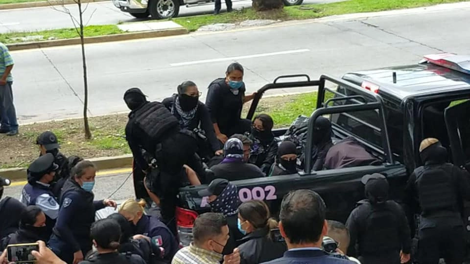 Detención de una colectiva feminista en imagen de archivo. Foto tomada del Facebook del Frente Feminista de Jalisco