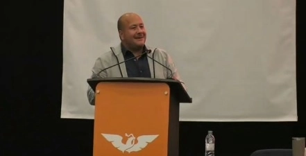 Enrique Alfaro, gobernador de Jalisco negó que en las carreteras de la entidad existan retenes del narco. Foto
@EnriqueAlfaroR 