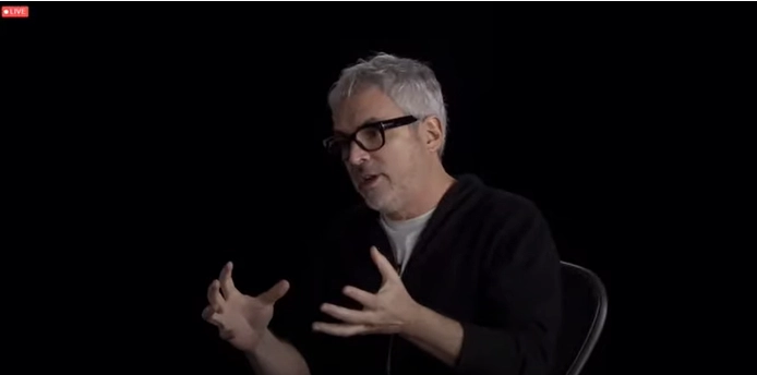 Captura de pantalla del encuentro en el que participaron Alfonso Cuarón y Guillermo del Toro. En imagen el director de 'Roma'. 