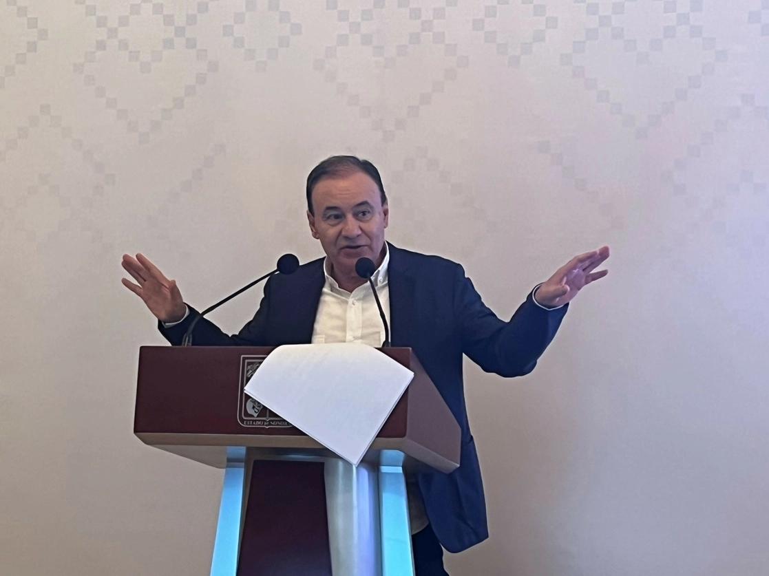 Alfonso Durazo, gobernador de Sonora dijo que viajará a CDMX para participar en la marcha convocada por el presidente López Obrador. Foto Cristina Gómez Lima
