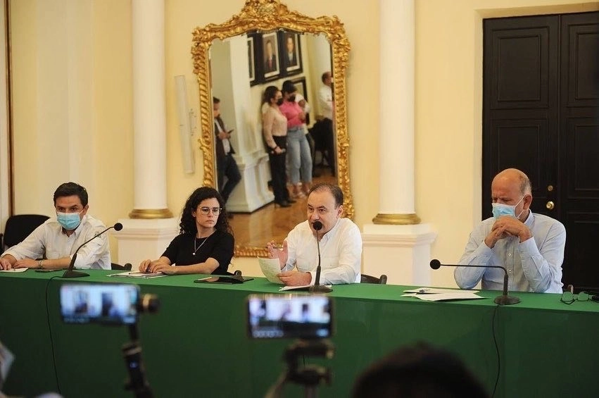 Los funcionarios durante la reunión de este jueves. Foto Cristina Gómez