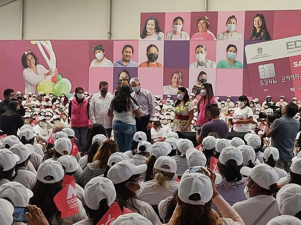 Al encabezar un evento en Teotihuacán, Del Mazo Maza felicitó a las mamás mexiquenses por ser Día de las Madres. Foto 'La Jornada'