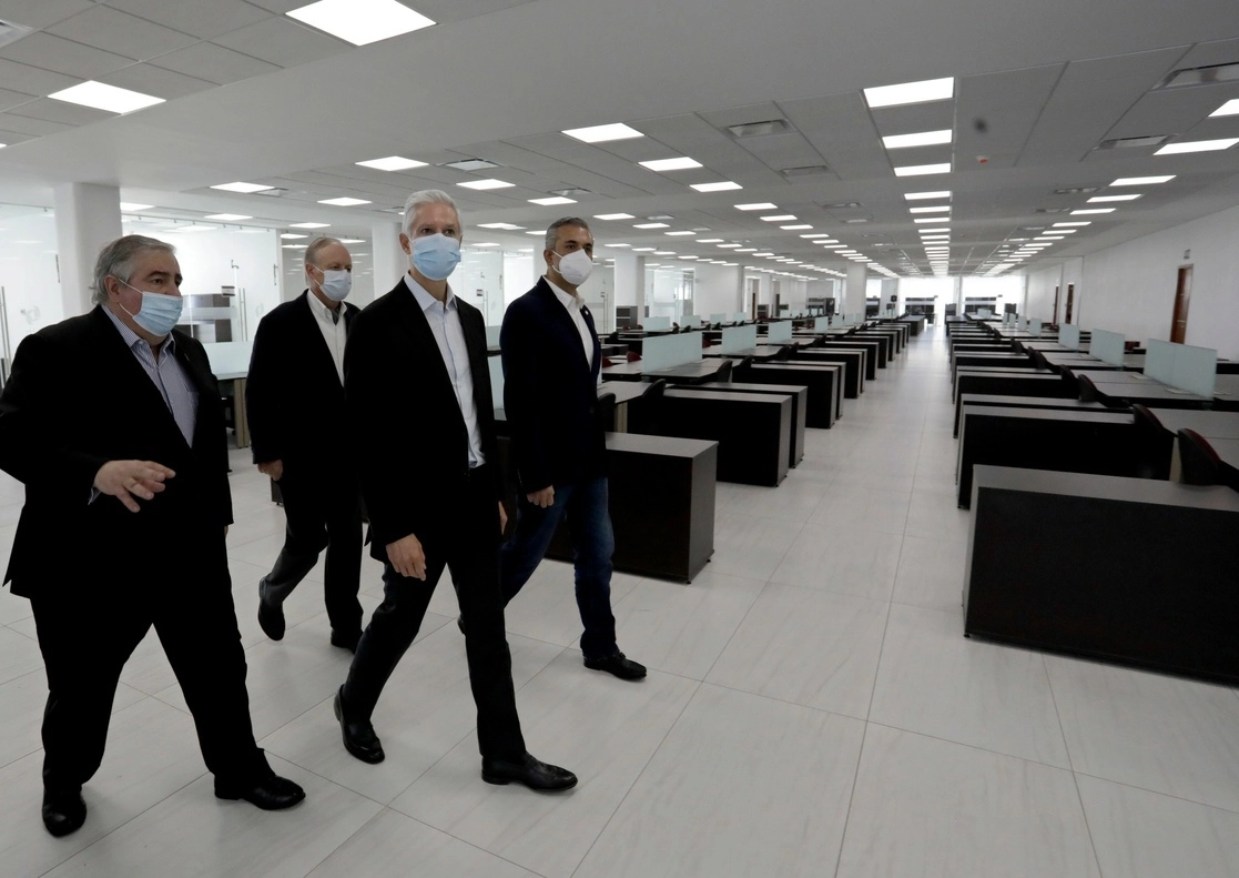 Alfredo del Mazo, gobernador del Estado de México, durante el recorrido del recién inaugurado Palacio de Justicia de Ecatepec, el 12 de enero de 2022. Foto La Jornada