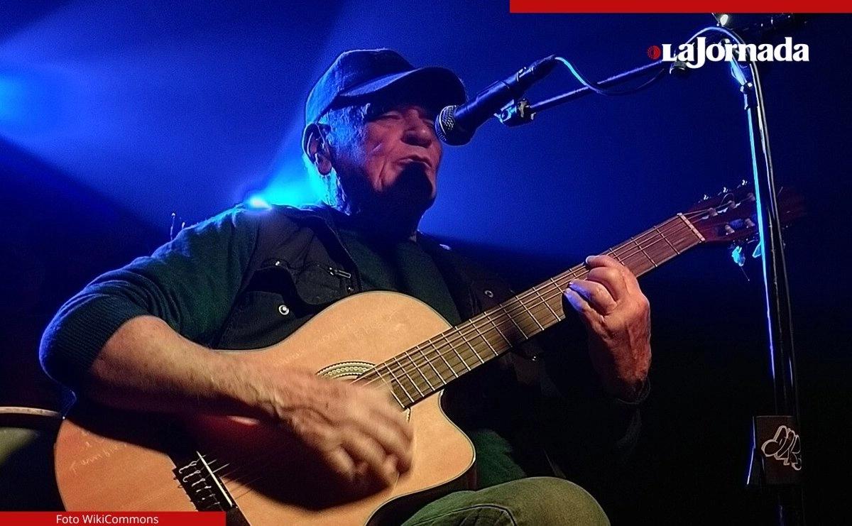 El músico mexicano León Chávez Teixeiro con el grupo Los prófugos del manikomio. Multiforo Cultural Alicia, Ciudad de México Foto: 