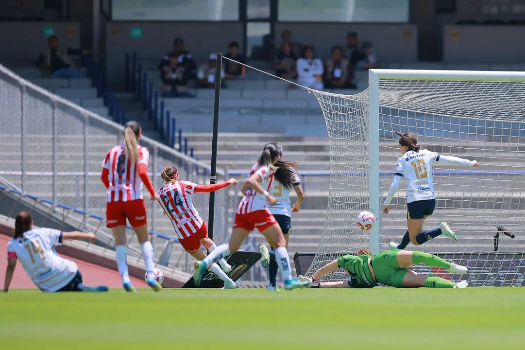 Con la etiqueta de máxima goleadora histórica de la Liga Mx Femenil, Cervantes está acostumbrada a no fallar y selló la serie al minuto 69 al mandar el balón a las redes.