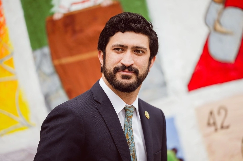 El diputado federal por Texas Greg Casar, quien se identifica como socialista demócrata y es líder del ‘caucus’ Progresista, conversó con ‘La Jornada’. Foto Oficina del congresista demócrata 