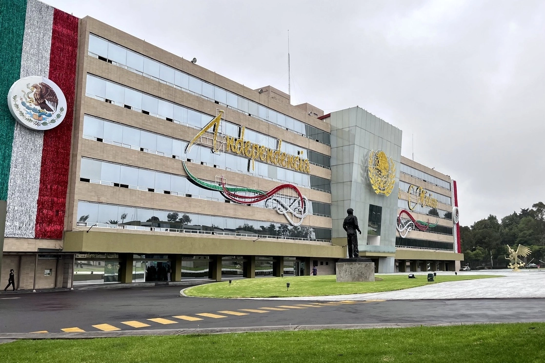 Fachada del edificio de la Defensa Nacional, ubicado en la avenida Industria Militar, en la Ciudad de México. Foto Roberto García Ortiz / Archivo