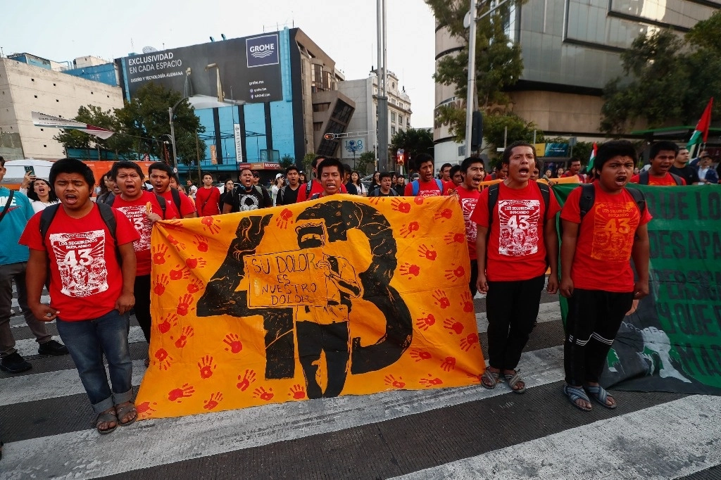 Marcha de los padres de los estudiantes de los estudiantes desaparecidos de Ayotzinapa, Este 26 octubre del 2024. Foto La Jornada // Víctor Camacho