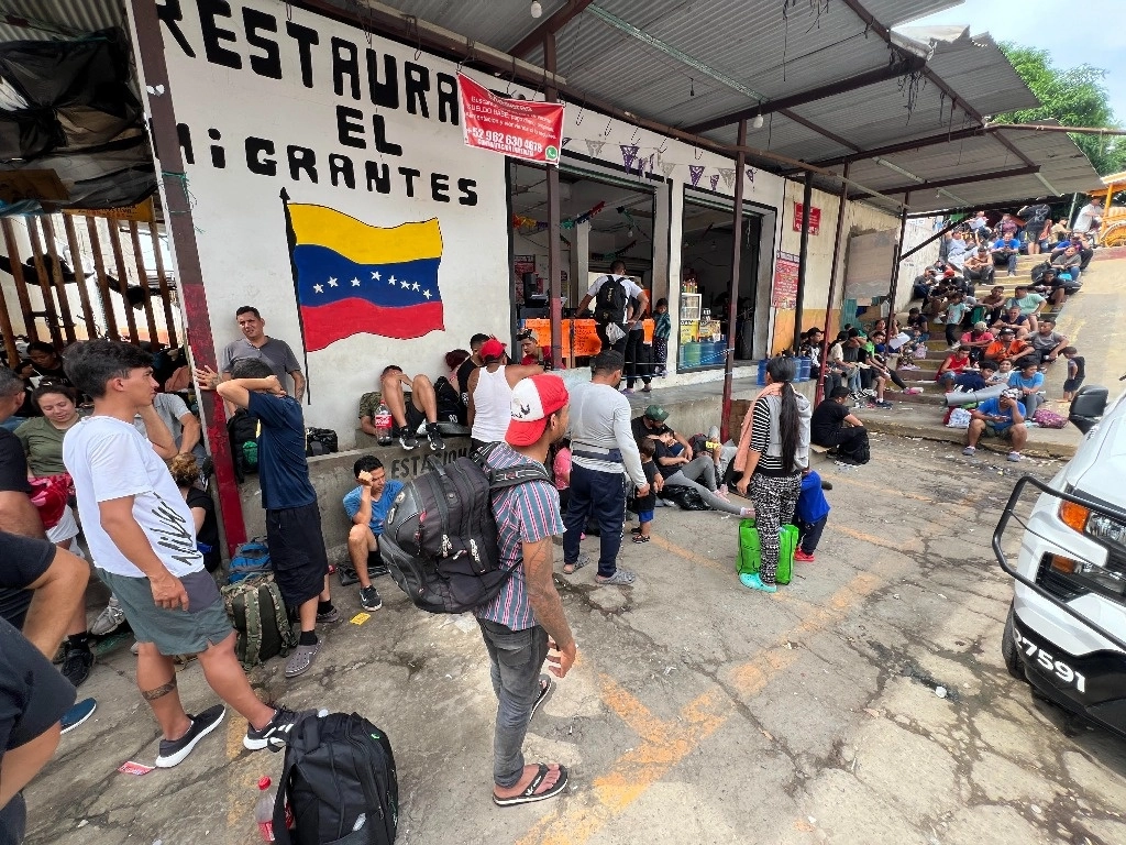 Migrantes que en encuentran en la frontera de Guatemala con México saldrían en caravana rumbo a Estados Unidos el próximo domingo. Foto Edgar H. Clemente 
