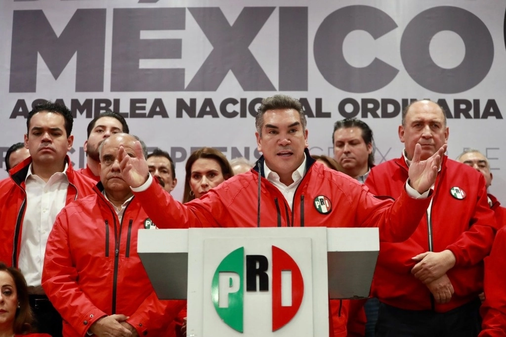 El presidente nacional del PRI, Alejandro Moreno, durante conferencia de prensa, en el CEN del partido, en la Ciudad de México, el 8 de julio de 2024. Foto Luis Castillo