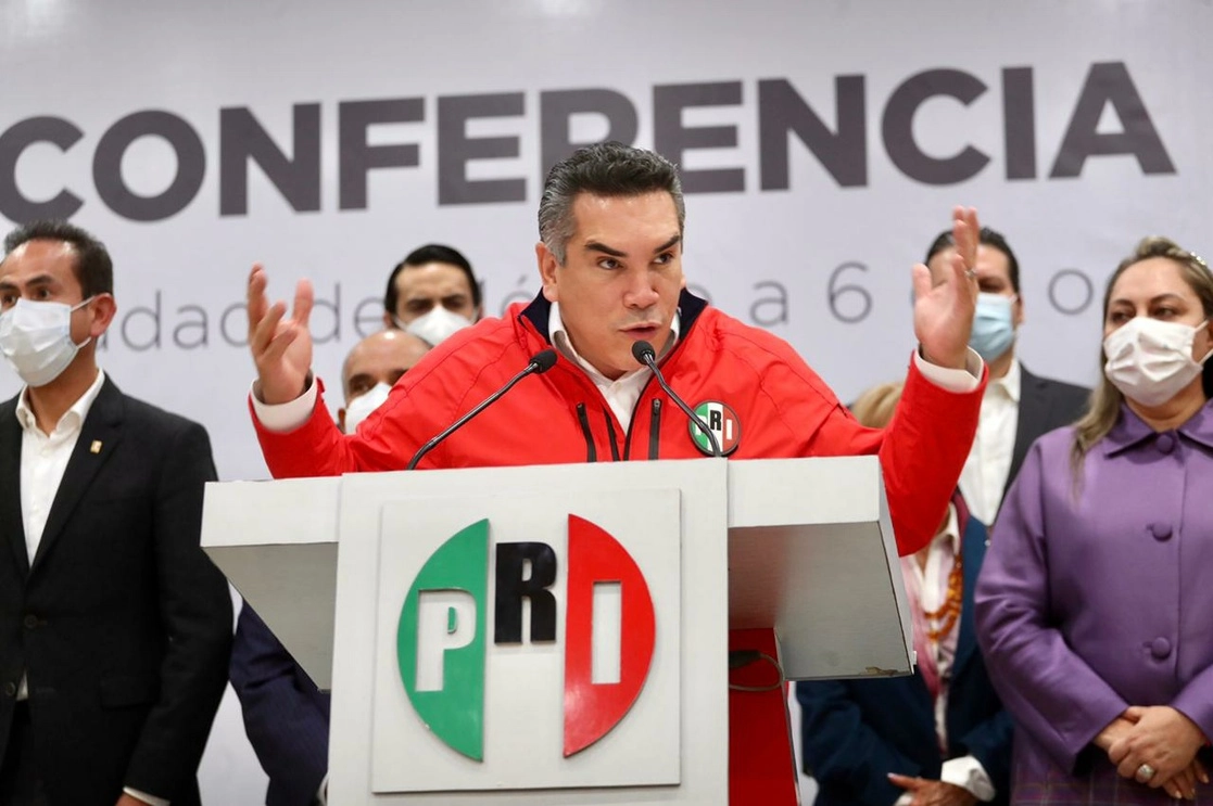 El presidente nacional del PRI, Alejandro Moreno, durante la conferencia de prensa de ayer. Foto Luis Castillo
