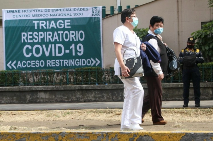 Afuera del Centro Médico Nacional Siglo XXI. Foto Cuartoscuro 