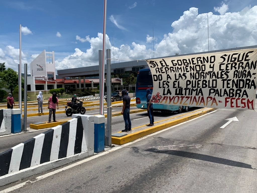 Los alumnos señalan que la escuela requiere más recursos para funcionar. Foto La Jornada