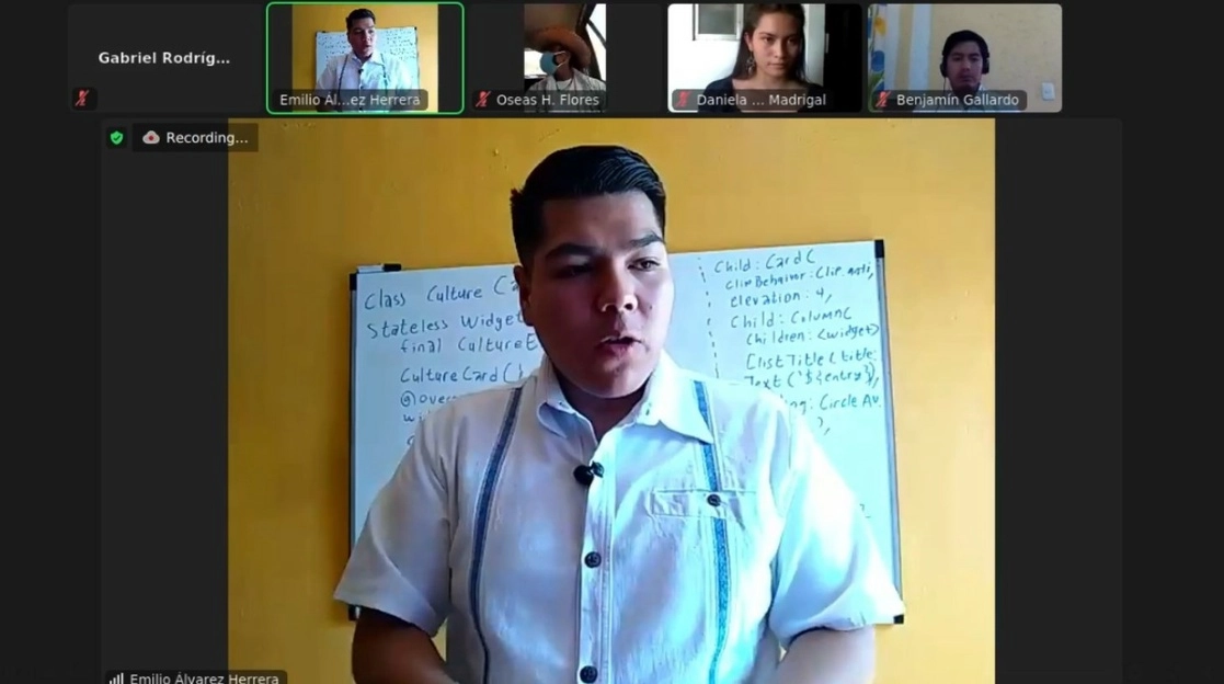 Luis Emilio Álvarez Herrera, director del proyecto y estudiante del Departamento de Irrigación, explicó que la aplicación contará en agosto con las 60 lenguas que se hablan en Chapingo, el 24 de febrero de 2021. Foto tomada del sitio www.chapingo.mx/estudiantes-chapingo-presentan-app-miyotl