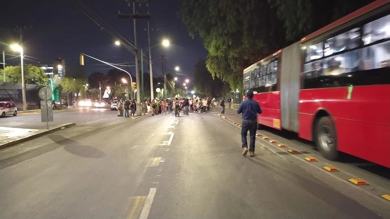 Los jóvenes señalaron que la UNAM quiere legitimar una represión contra la libre manifestación y libertad de expresión. Foto