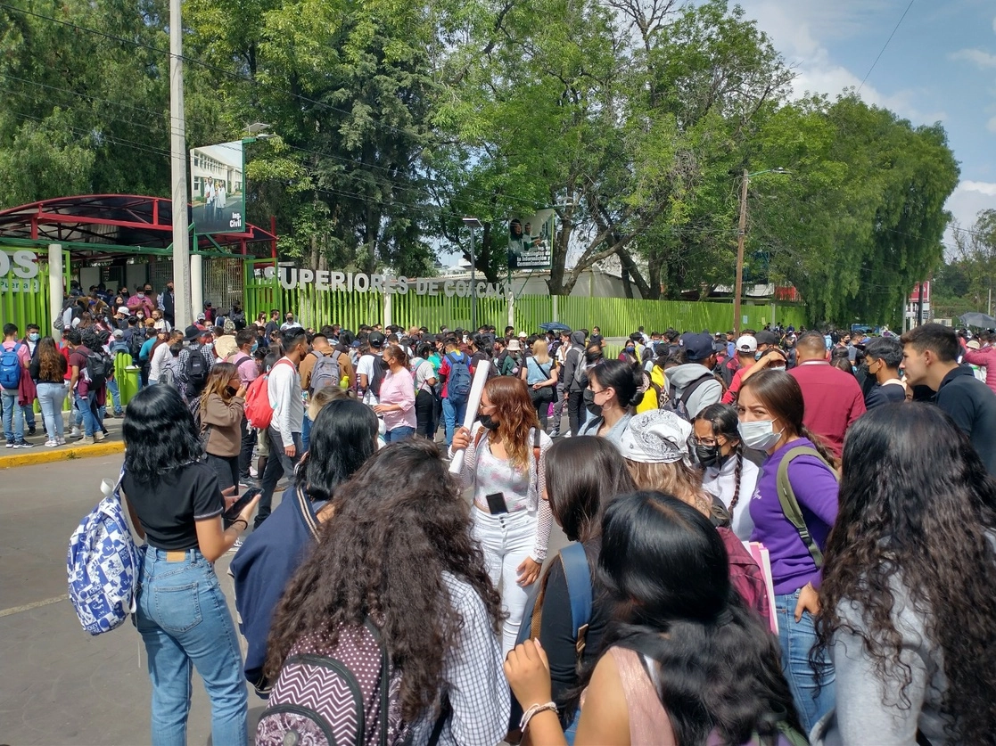 Alumnos del TESCo protestaron frente al plantel educativo, en calles del centro del municipio mexiquense, el 11 de mayo de 2022. Foto Javier Salinas Cesáreo