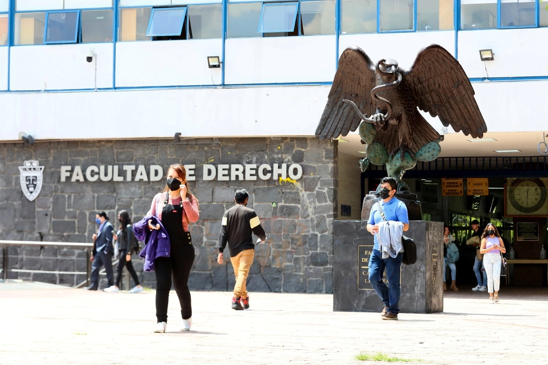 Estudiantes de la UNAM en el inicio presencial del semestre, el 8 de agosto de 2022. Foto Roberto García Ortiz