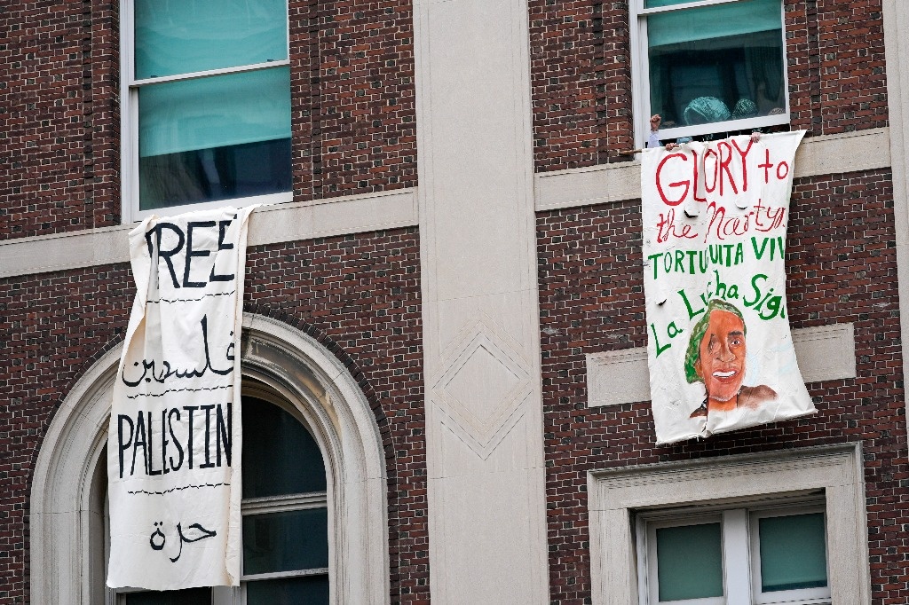 Pro-Palestinian students occupy Columbia University building