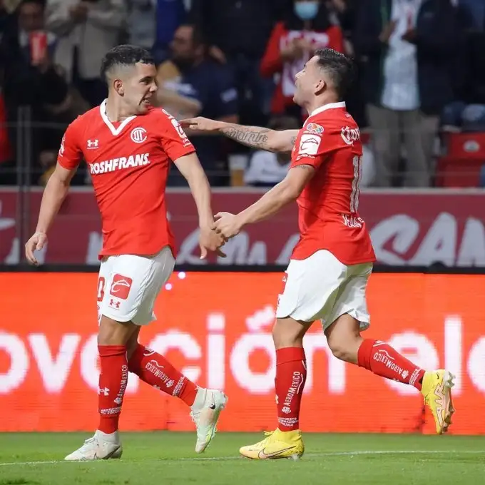 Jugadores del Toluca celebran tras su segundo tanto. Foto Toluca FC