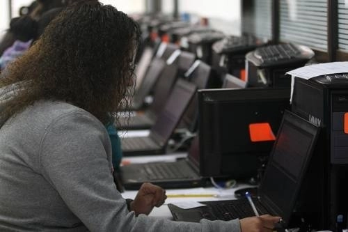 Los ingresos totales del sector servicios en México registraron un crecimiento mensual de 1.6 por ciento en junio, informó el Inegi. Foto Guillermo Sologuren / Archivo 