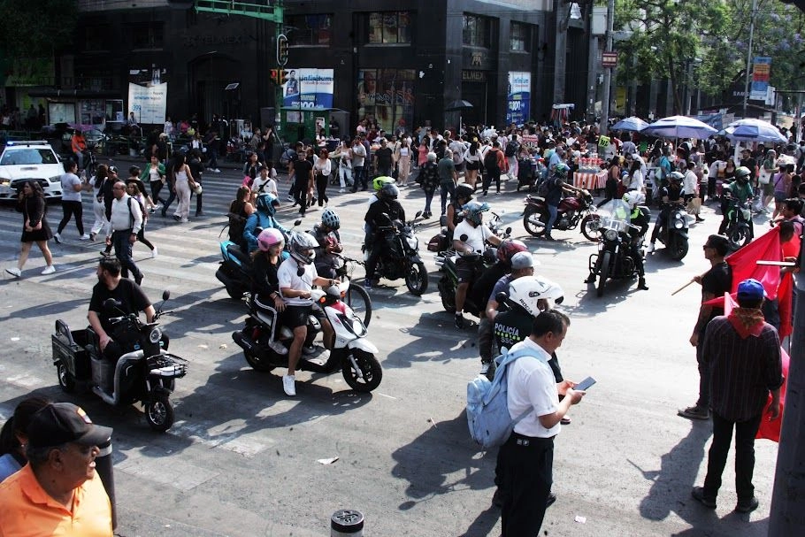 En la encuesta, 85 por ciento apoyan incorporar la educación vial desde las escuelas, campañas efectivas y exámenes más estrictos para obtener la licencia de motociclista. Foto 