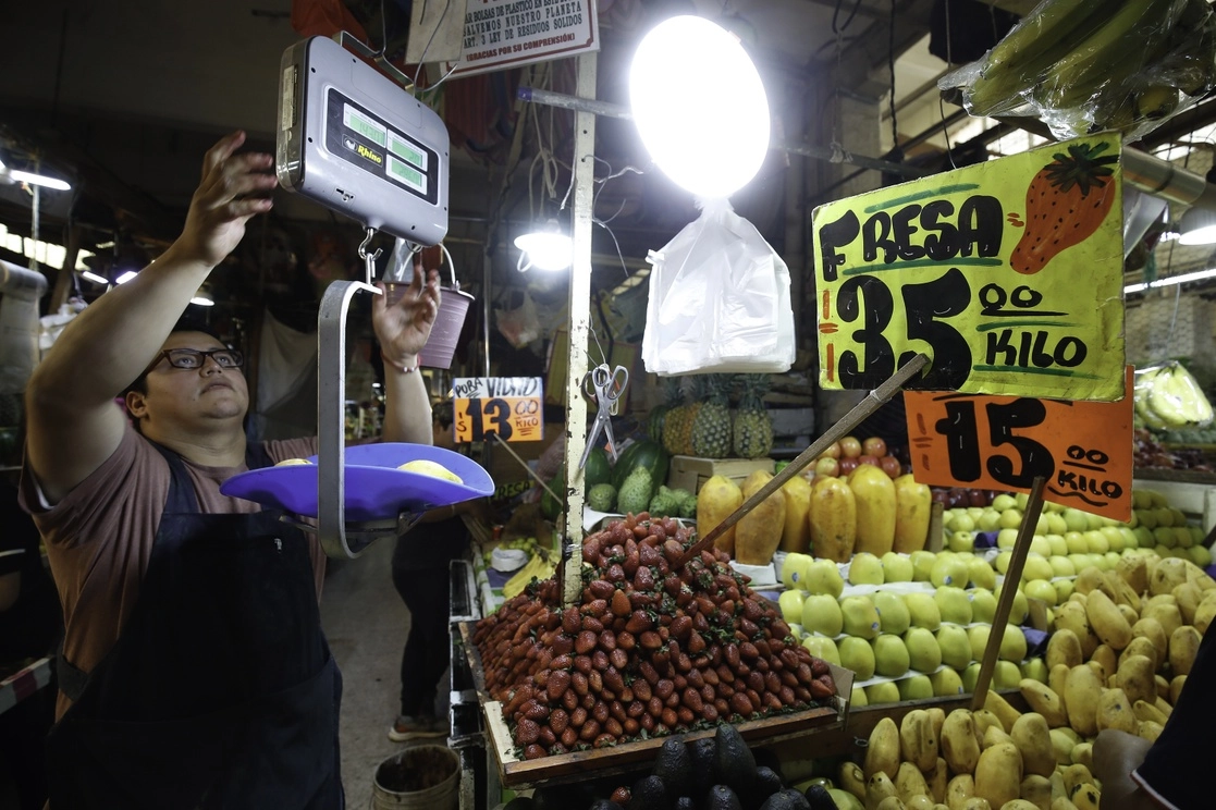 El incremento en el precio de los alimentos superó la tasa de inflación en la primera mitad de junio. Foto Cristina Rodríguez 

