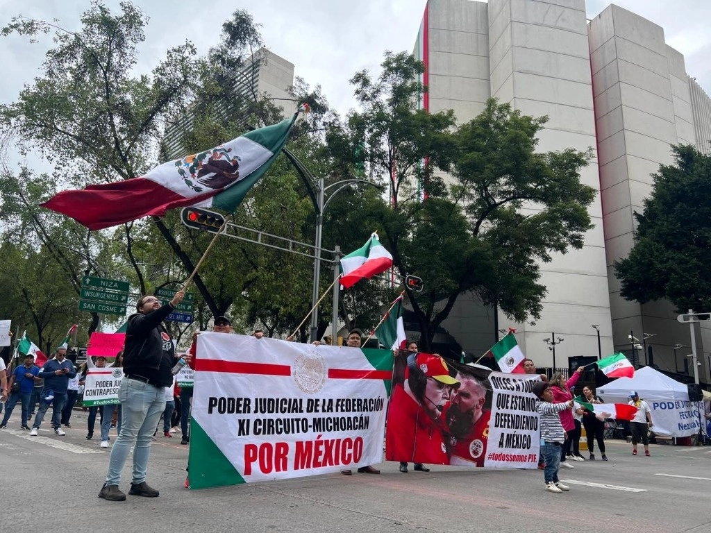 Trabajadores del PJ continúan con protestas y bloqueos afuera del Senado para manifestarse contra la reforma judicial, en la Ciudad de México, el 7 de septiembre de 2024. Foto María Luisa Severiano