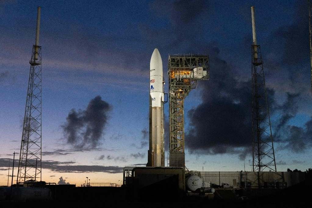 Amazon se prepara para lanzar sus dos primeros prototipos de satélite durante una misión de prueba clave para el desarrollo de su futura constelación, denominada "proyecto Kuiper", que busca proporcionar Internet desde el espacio y competir con SpaceX. Foto Handout / United Launch Alliance / Afp