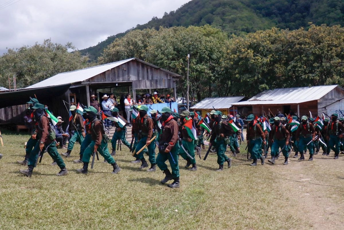 En un documentado presentado en el Encuentro de Resistencias y Rebeldías Algunas Partes del Todo, inaugurado este domingo por el EZLN en el Semillero Comandanta Ramona, del Caracol de Morelia, municipio oficial de Altamirano, el CNI manifestó que “la autonomía de nuestros pueblos es algo que hemos construido y cuidado durante siglos”.