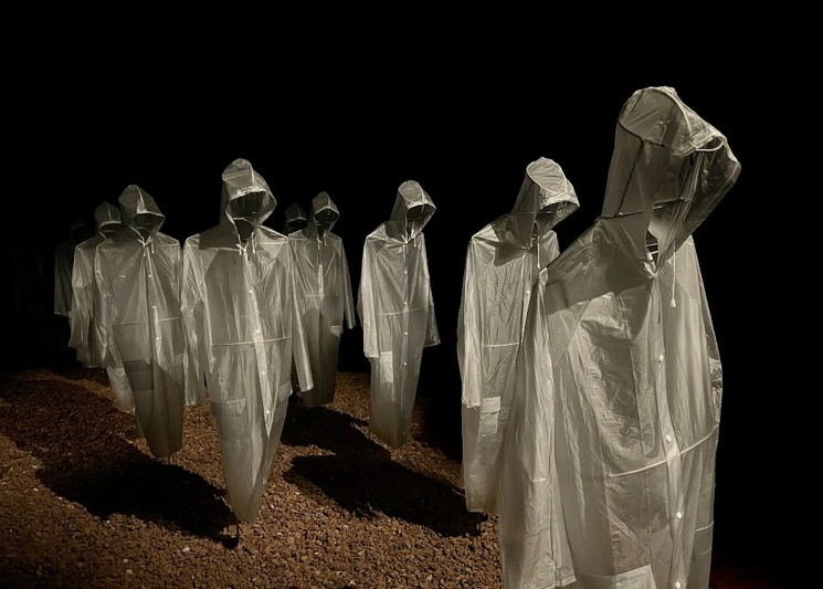La instalación 'Los mojados' (en la imagen) forma parte de la exposición 'Helen Escobedo: Ambientes totales'. Foto Roberto García Ortiz