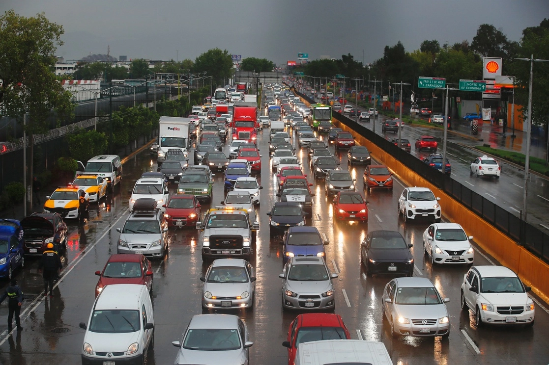La Asociación Mexicana de Distribuidores Automotrices (AMDA) aseguró que impugnará el decreto para la legalización de los autos ‘chocolate’. Foto Víctor Camacho 